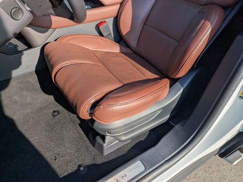 Used 2025 Lincoln Aviator Reserve w/ Equipment Group 201A AWD/4WD image 13