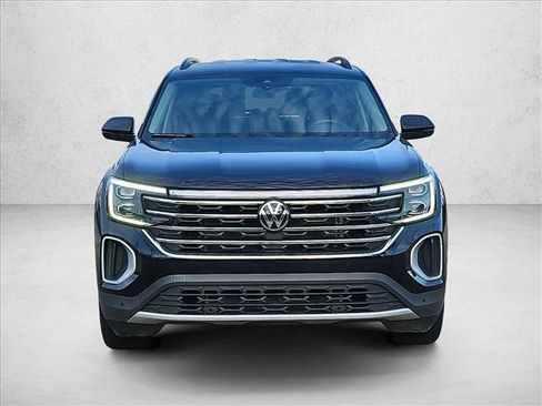Used 2025 Volkswagen Atlas SE FWD image 2