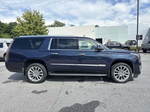 Used 2019 Cadillac Escalade ESV Luxury AWD/4WD image 5