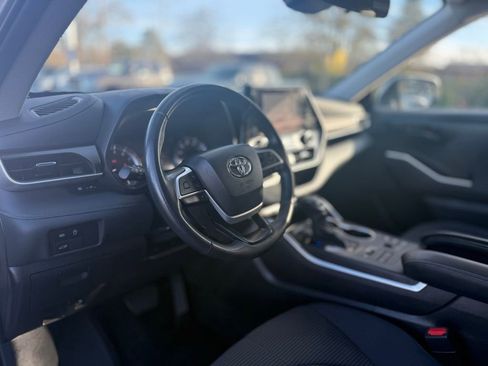 Used 2024 Toyota Highlander LE image 13