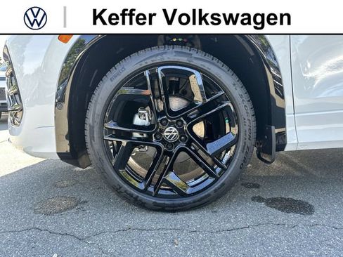 New 2026 Volkswagen Tiguan SE R-Line FWD image 11