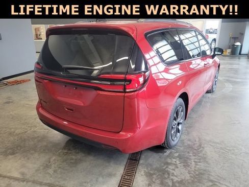 Used 2025 Chrysler Pacifica Select w/ Fav Edition Package FWD image 12