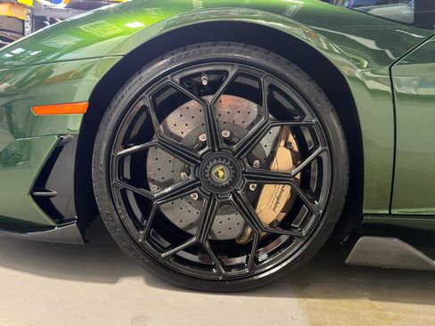 Used 2021 Lamborghini Aventador SVJ AWD/4WD image 12