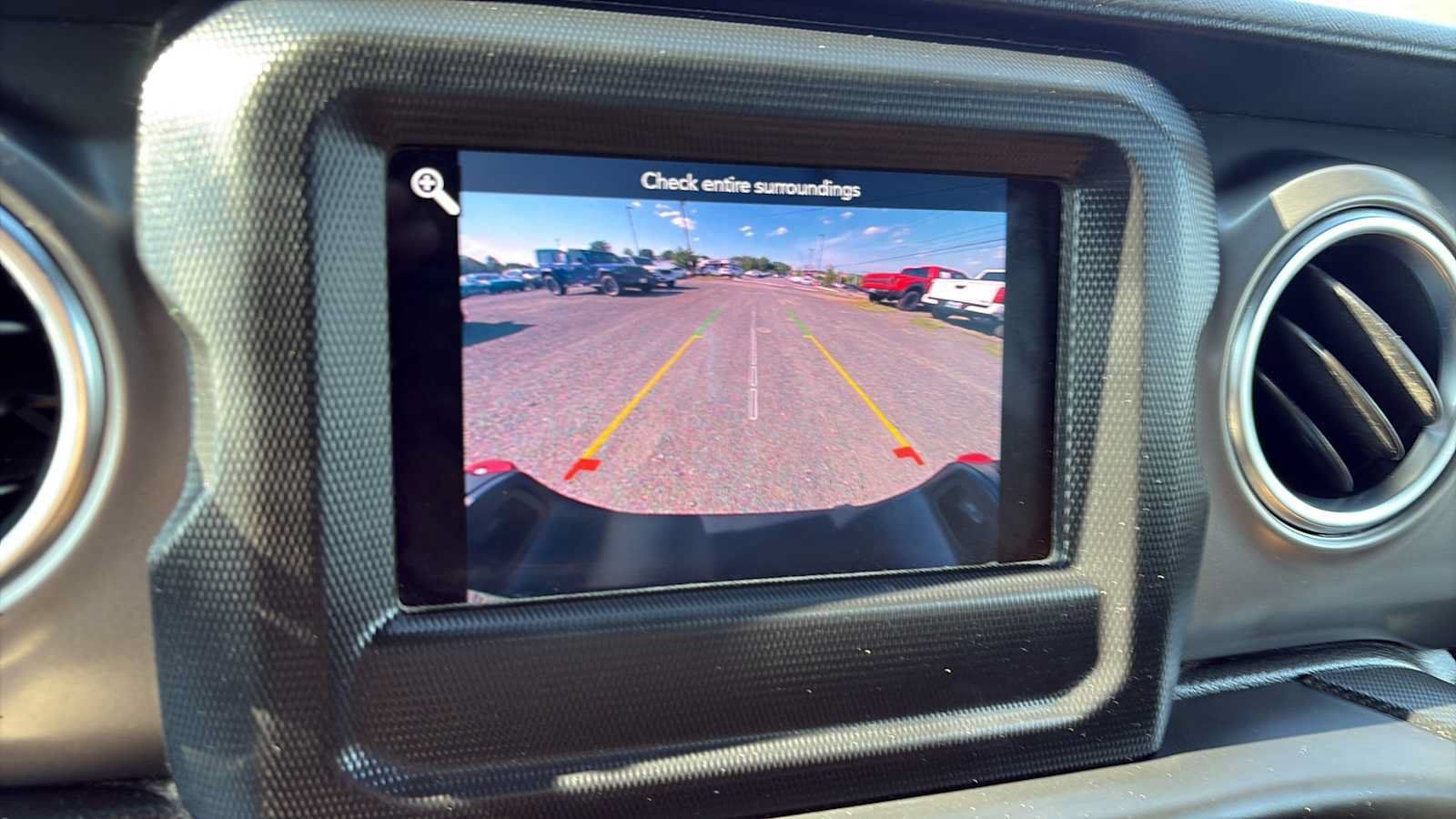 Used 2021 Jeep Gladiator Rubicon w/ LED Lighting Group AWD/4WD image 12