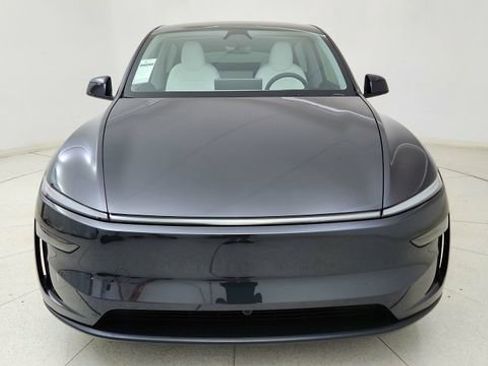 Used 2026 Tesla Model Y Long Range image 2