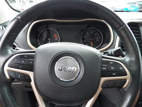 Used 2018 Jeep Cherokee Limited AWD/4WD image 26