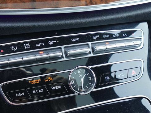 Used 2017 Mercedes-Benz E 400 4MATIC Wagon image 35