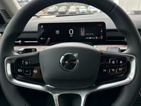 New 2025 Volvo EX90 Plus w/ Protection Package Premier image 27