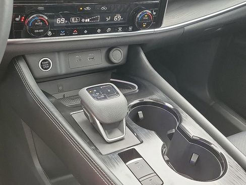 Used 2023 Nissan Rogue Platinum w/ Platinum Premium Package FWD image 17