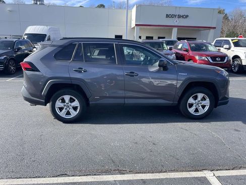 Used 2020 Toyota RAV4 LE image 11