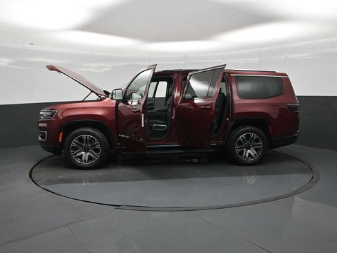 Used 2024 Jeep Wagoneer Series II w/ Flexible Seating Group AWD/4WD image 29