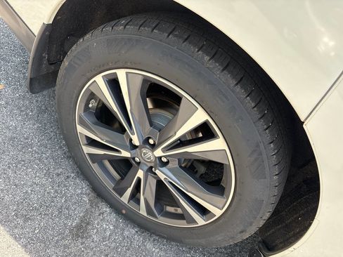 Used 2017 Nissan Pathfinder Platinum AWD/4WD image 7