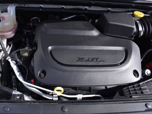 Used 2020 Chrysler Pacifica Touring-L Plus w/ Tire & Wheel Group image 39