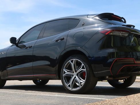 Used 2022 Maserati Levante Modena AWD/4WD image 12