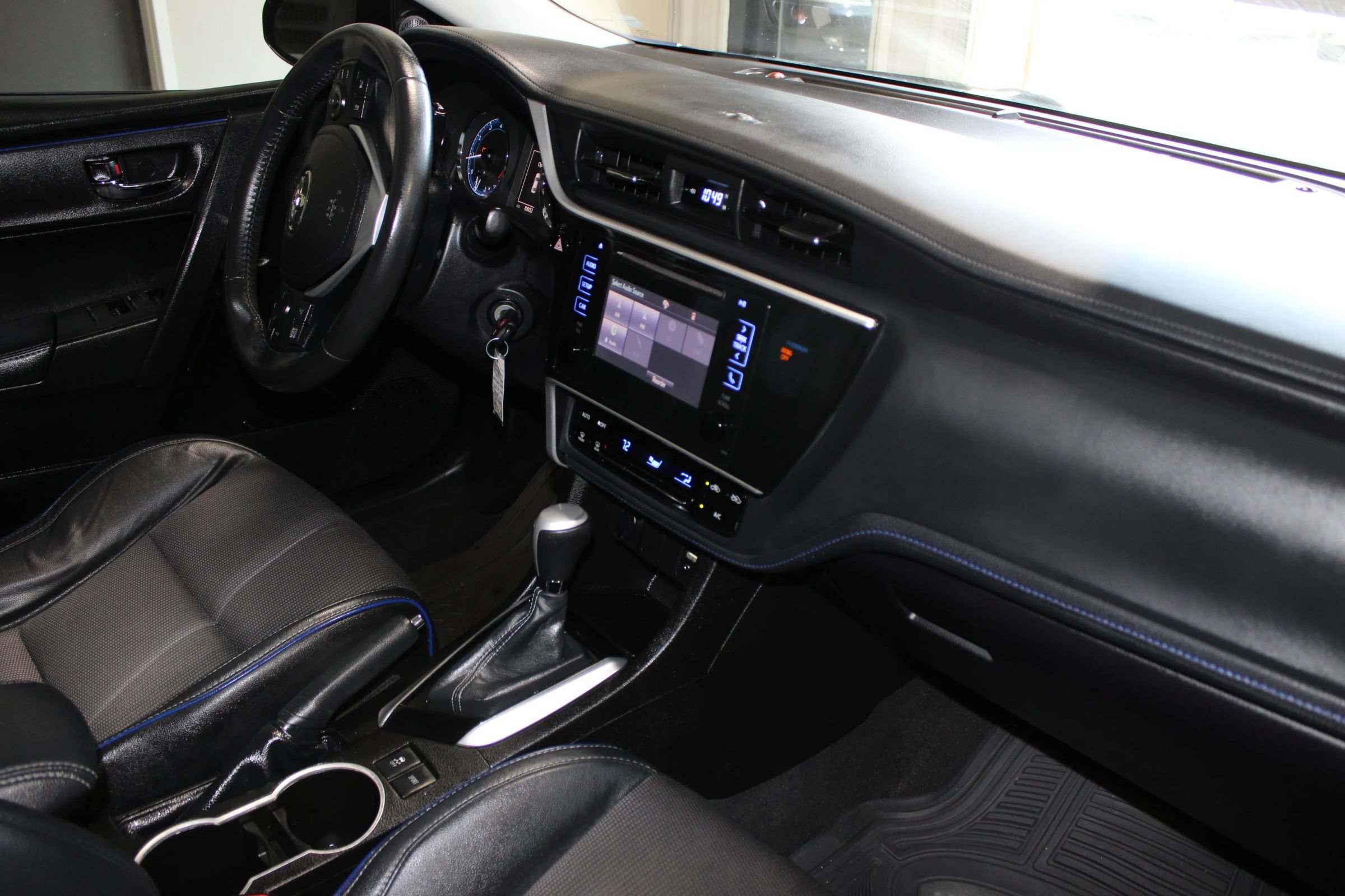 Used 2018 Toyota Corolla SE FWD image 28