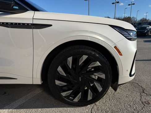 Used 2024 Lincoln Nautilus Black Label w/ Jet Appearance Package (87T) image 9