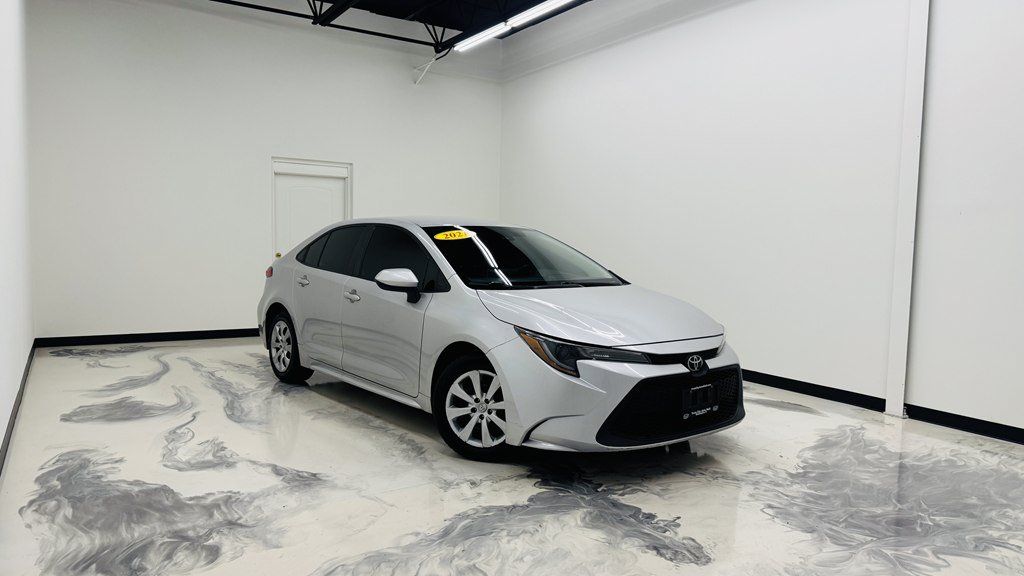 Used 2021 Toyota Corolla LE FWD image 2
