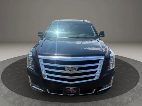 Used 2019 Cadillac Escalade Luxury AWD/4WD image 4
