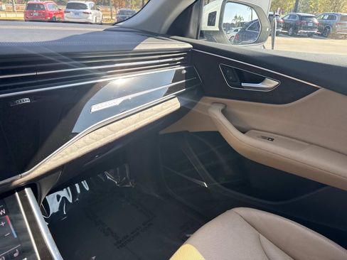 Used 2023 Audi Q8 Premium Plus image 25