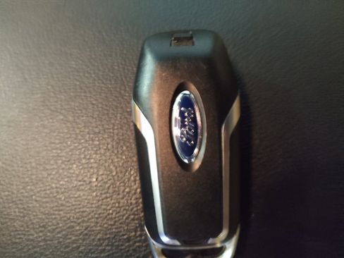 Used 2016 Ford Explorer XLT w/ Equipment Group 202A FWD image 32