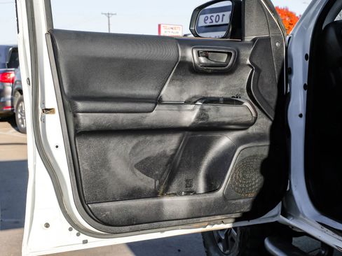 Used 2021 Toyota Tacoma SR5 w/ Trail Edition image 47