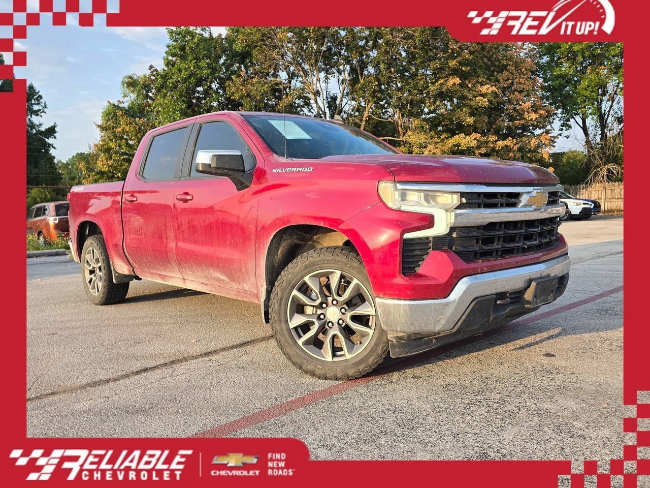 Used 2022 Chevrolet Silverado 1500 LT AWD/4WD image 1