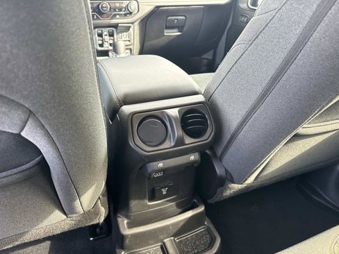 Used 2025 Jeep Wrangler Unlimited Sahara AWD/4WD image 16