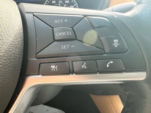 Used 2023 Nissan Sentra SV w/ SV Premium Package image 14