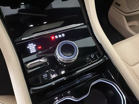 Used 2023 Jeep Grand Cherokee 4WD 4xe w/ Luxury Tech Group II image 26