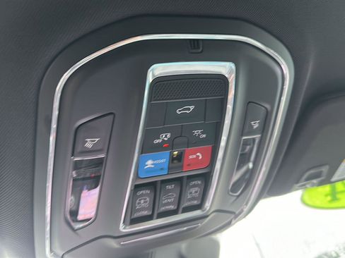 Used 2024 Jeep Grand Cherokee L Limited w/ Luxury Tech Group II AWD/4WD image 13