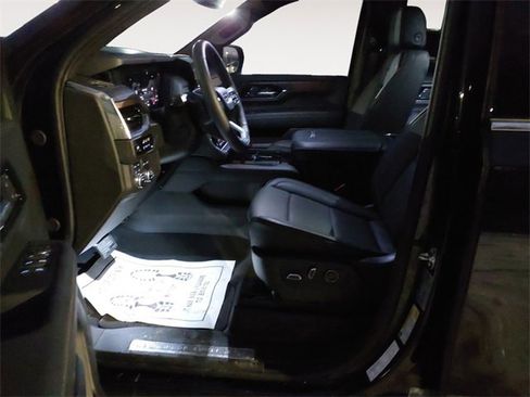 Used 2025 GMC Yukon Denali image 9