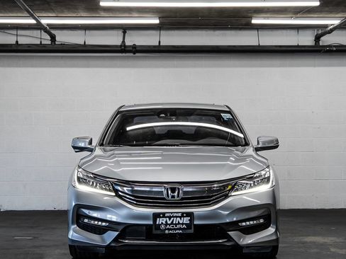 Used 2016 Honda Accord Touring image 8