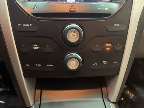 Used 2014 Ford Explorer XLT w/ Equipment Group 202A image 24