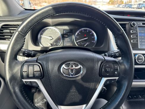 Used 2018 Toyota Highlander XLE image 23