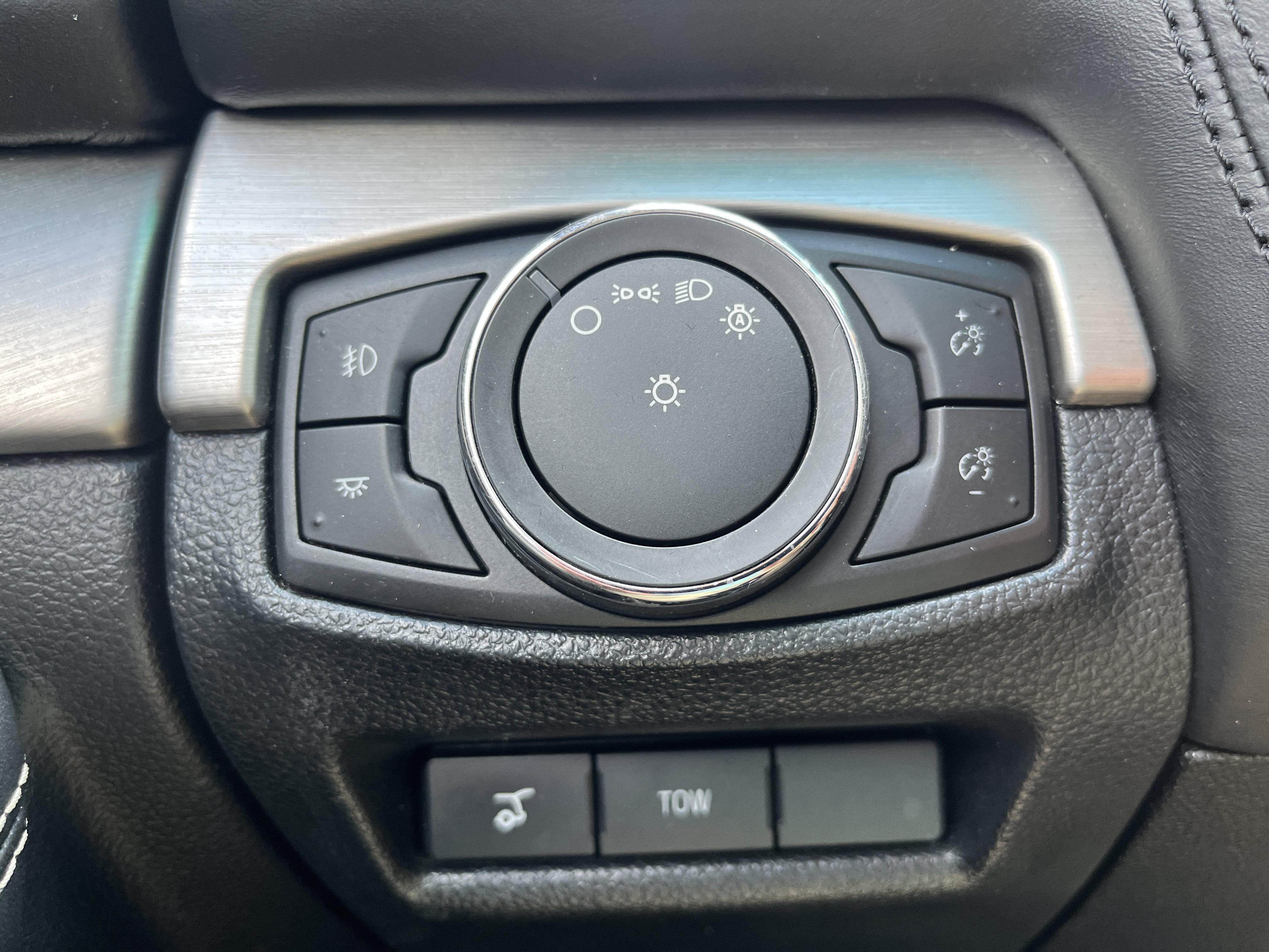 Used 2016 Ford Explorer Platinum AWD/4WD image 27