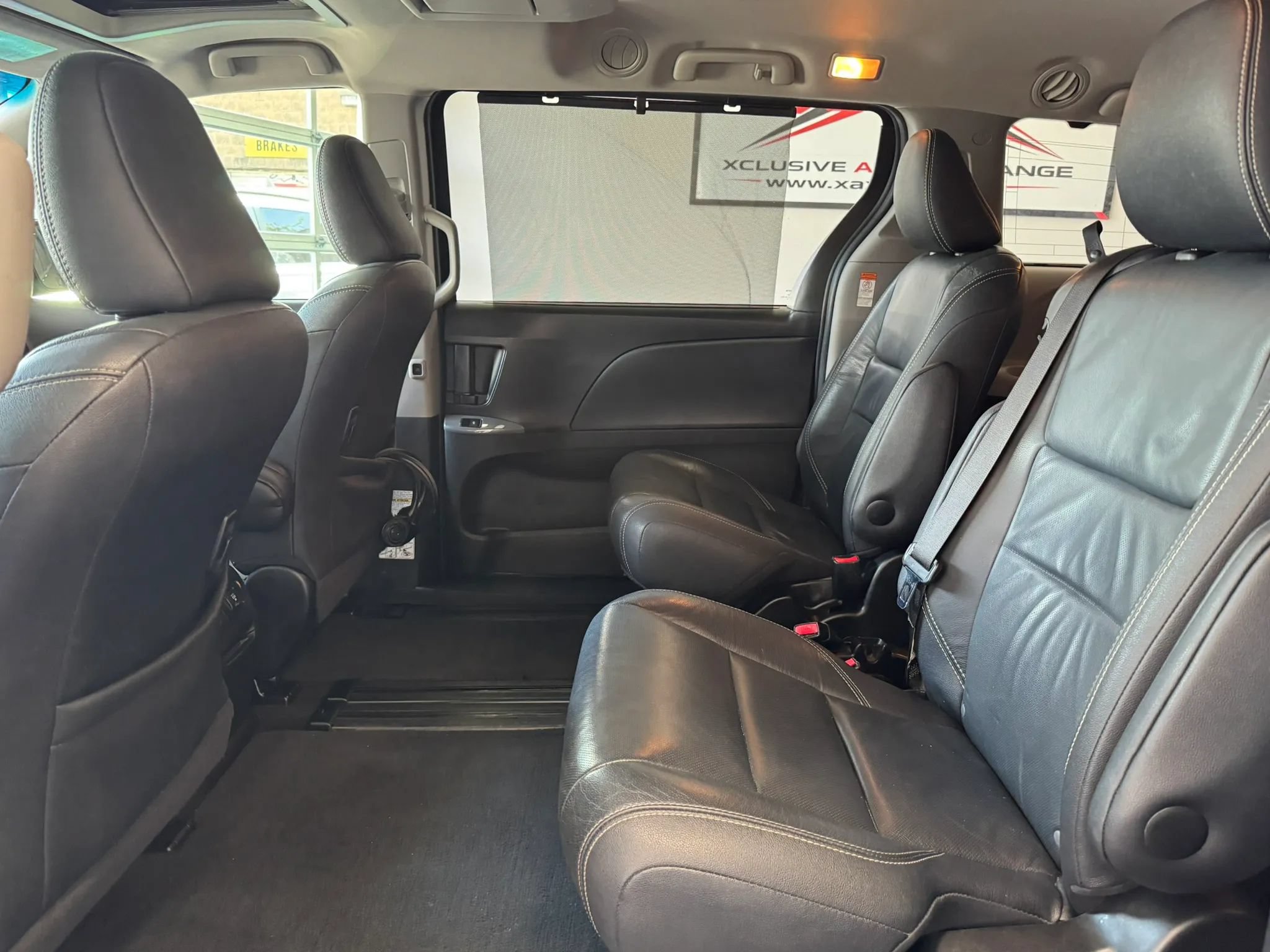 Used 2017 Toyota Sienna SE Premium FWD image 29