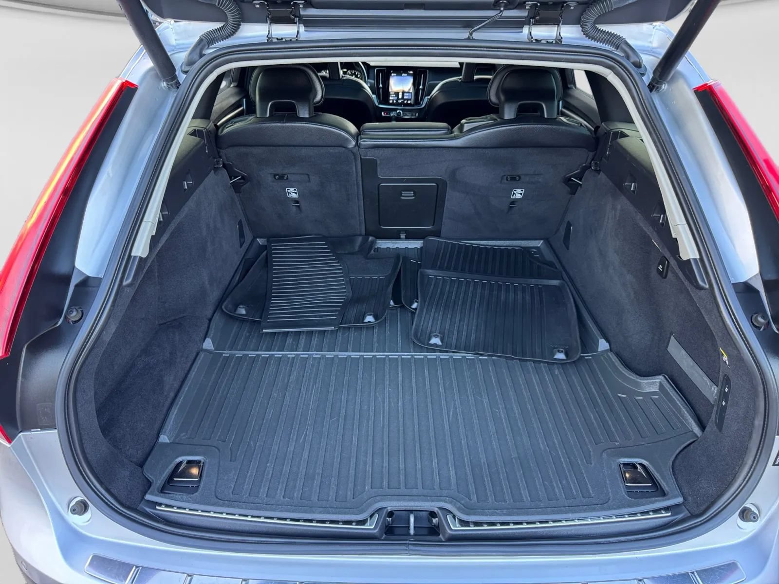 Used 2018 Volvo V90 T6 Cross Country w/ Convenience Package AWD/4WD image 18