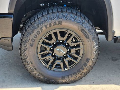 New 2026 Chevrolet Silverado 2500 ZR2 AWD/4WD image 18