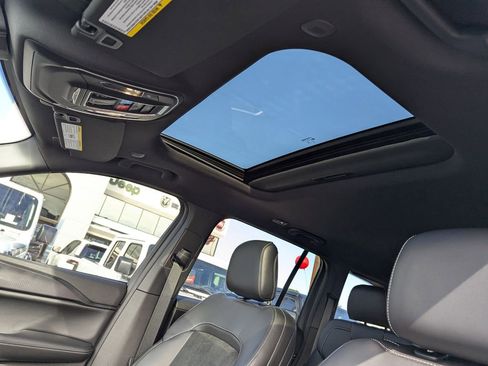 New 2025 Jeep Grand Cherokee Altitude RWD image 29