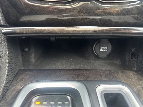 Used 2020 Chrysler 300 Limited image 32