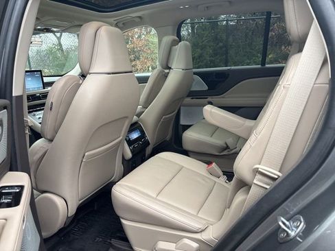 Certified 2023 Lincoln Aviator Reserve w/ Equipment Group 201A image 12