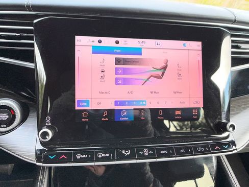 Used 2023 Jeep Wagoneer L Series II w/ Premium Group I image 17