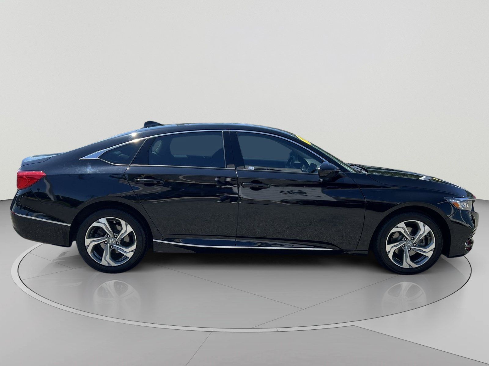 Used 2019 Honda Accord EX image 6