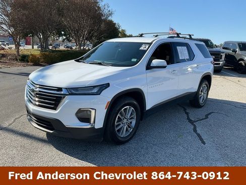 Used 2023 Chevrolet Traverse LT image 1