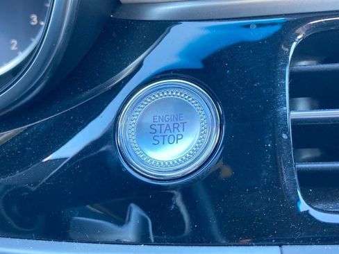 Used 2025 Genesis G70 2.5T image 20