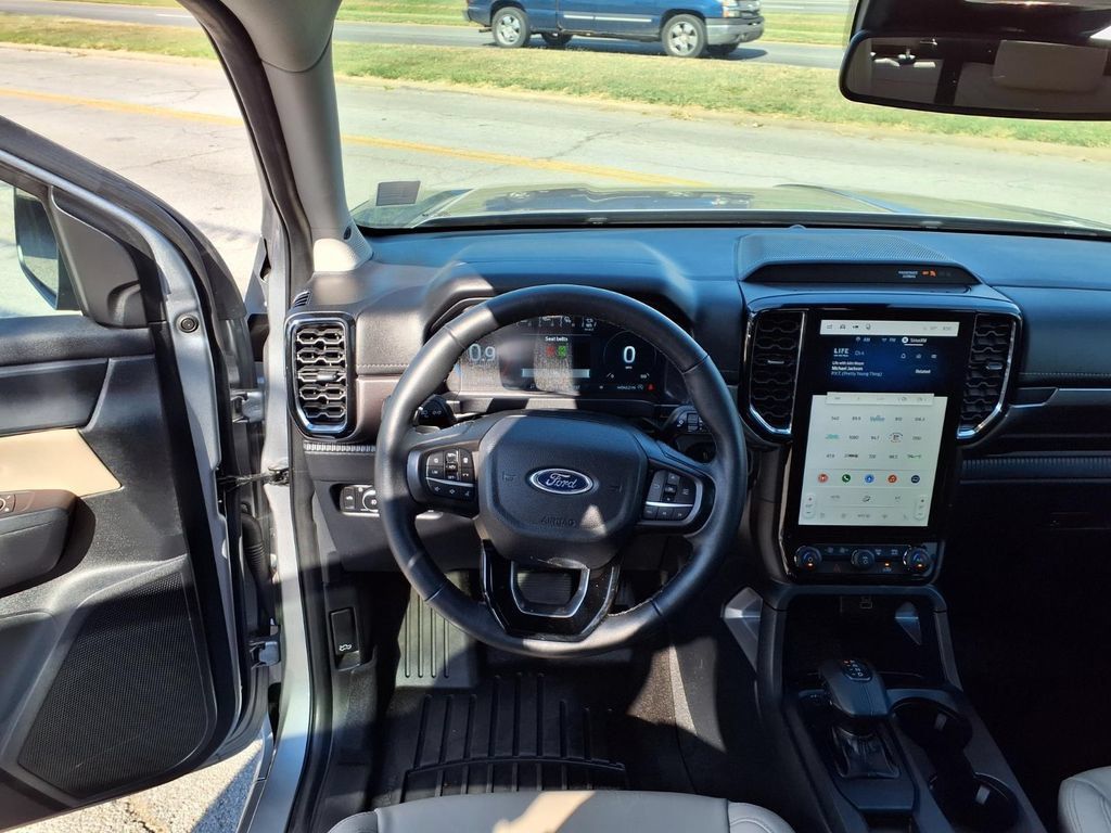Used 2024 Ford Ranger Lariat w/ FX4 Off-Road Package AWD/4WD image 3