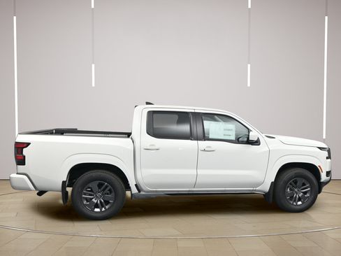 Certified 2025 Nissan Frontier SV w/ SV Convenience Package RWD image 7