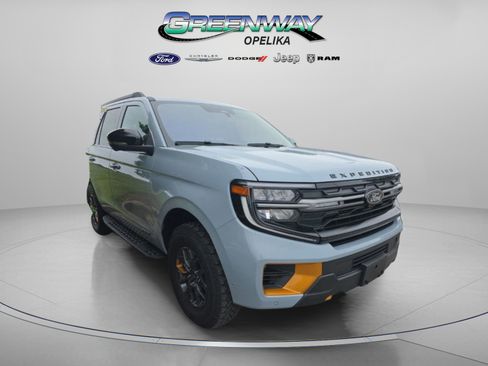 Used 2025 Ford Expedition Tremor AWD/4WD image 2