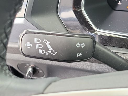 Used 2023 Volkswagen Jetta SE w/ Panoramic Sunroof Package FWD image 29