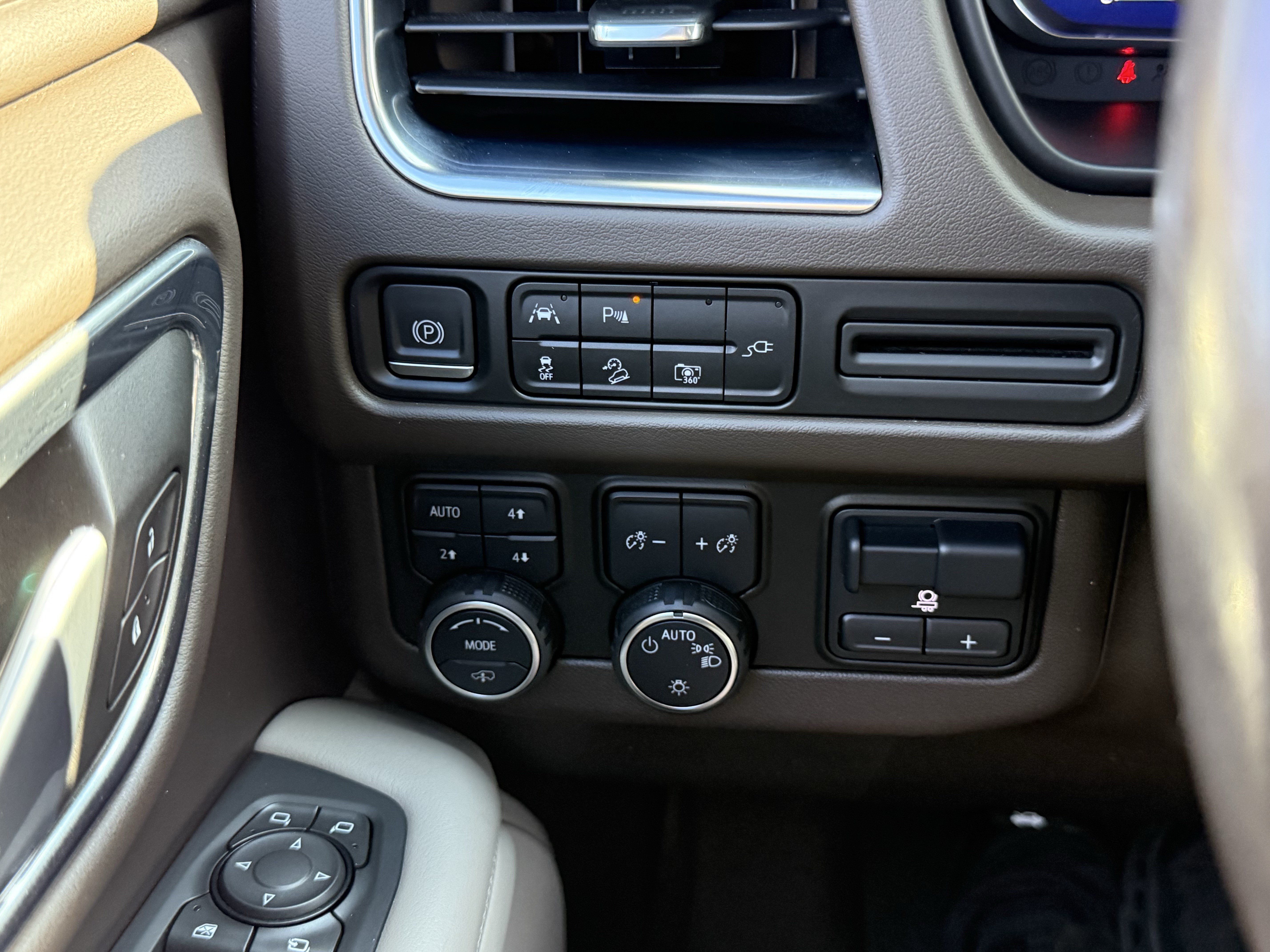 Used 2022 Chevrolet Tahoe Z71 w/ Off-Road Capability Package AWD/4WD image 31